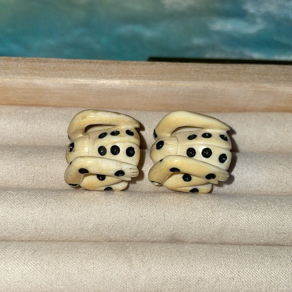RARE Vintage 1900-1910.  Two carved ivory erotic dice. - Picture 3 of 12